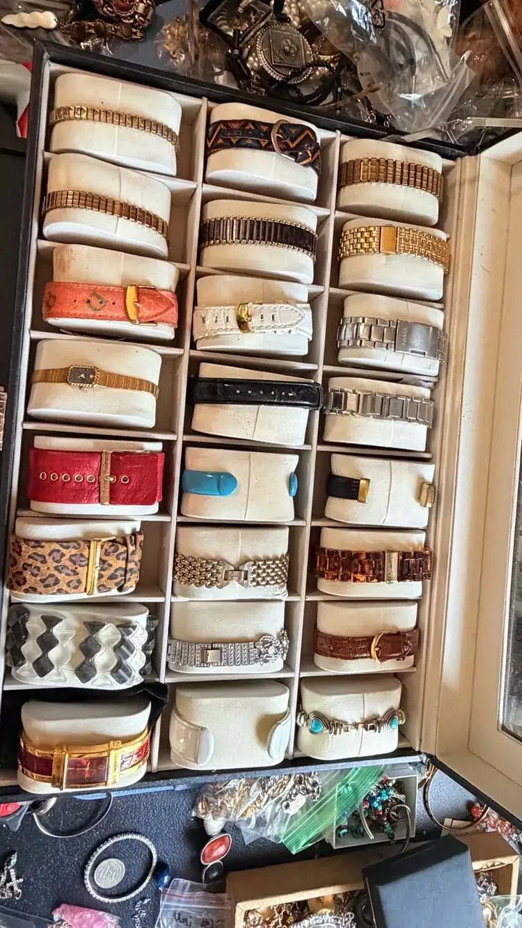 Large Vintage Women's Fashion Watch Collection Lot (24 Pieces)